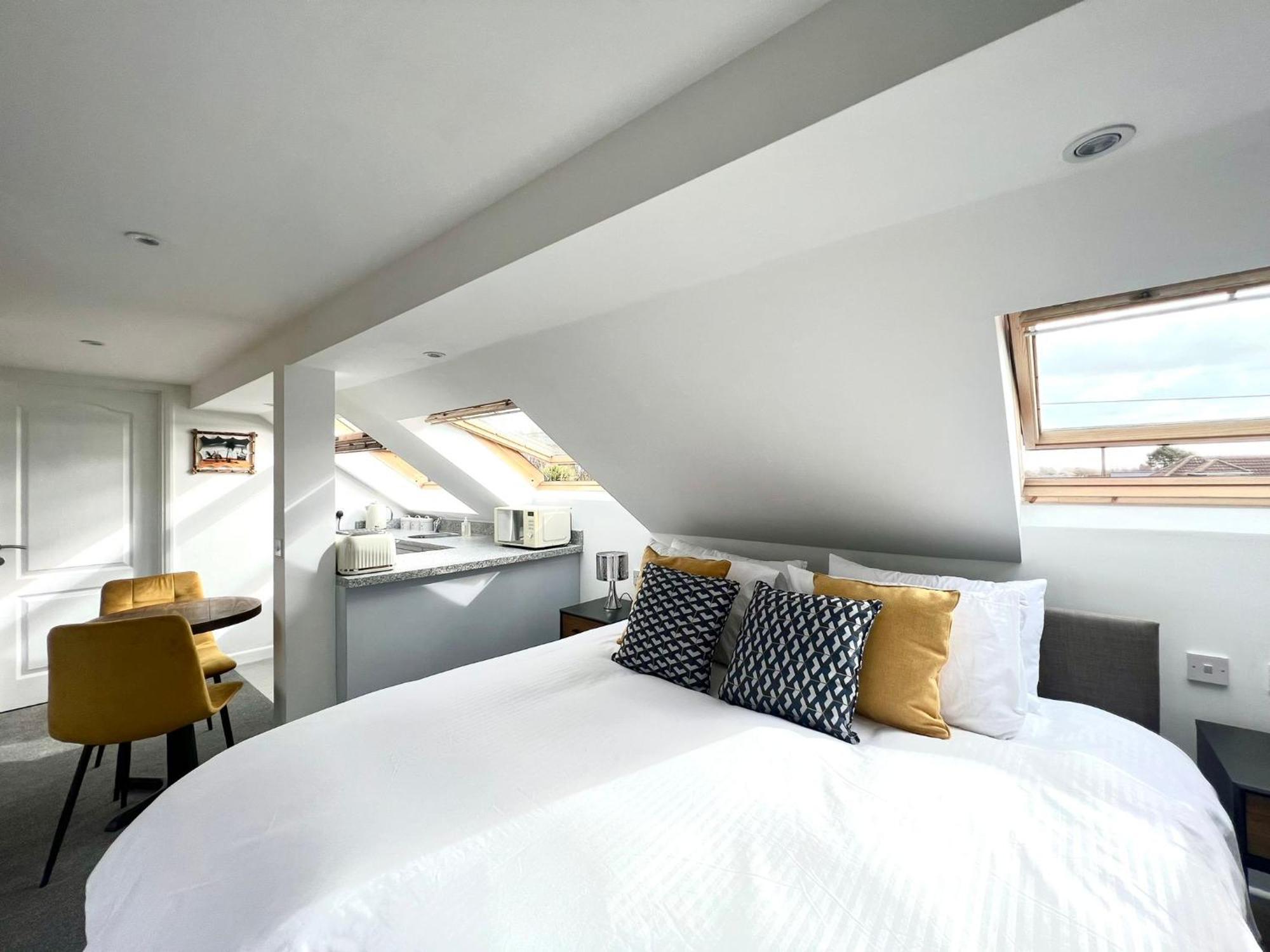 Seascape - Stylish Modern Apartment 바턴 온 시 외부 사진